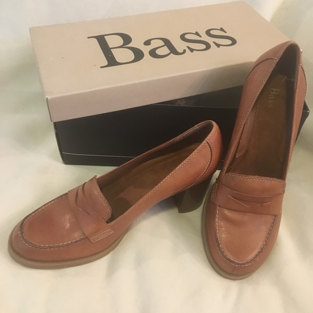 NIB Bass Tan Penny loafers 9M